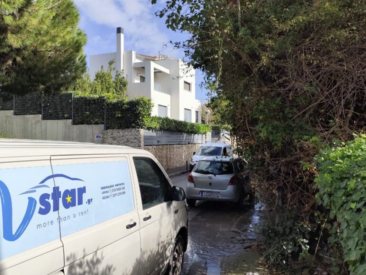 Ένα φορτισμένο στενό της Βάρκιζας απαιτεί διευθέτηση