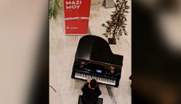 ena-piano-taxidevi-mousika-tous