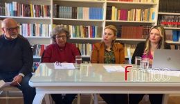 ena-taxidi-grafis-prokirichthike-sti