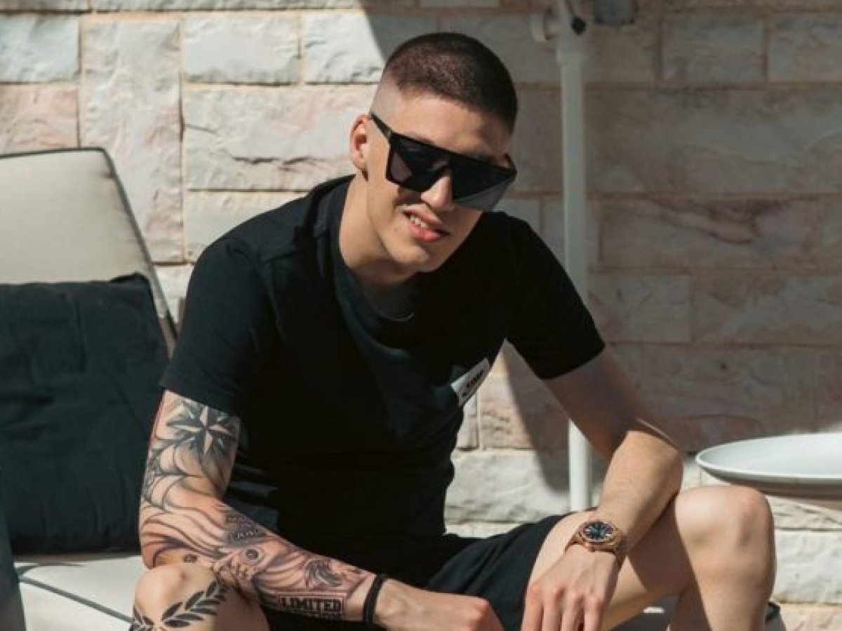 Ενημέρωση των διοργανωτών της συναυλίας με τον Tranno στη Ναύπακτο.