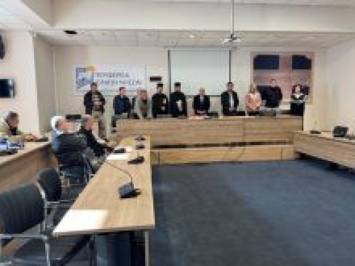 Ενότητα, συνεργασία και ευχές για το 2026 στην κοπή της πρωτοχρονιάτικης πίτας του Δήμου Λευκάδας