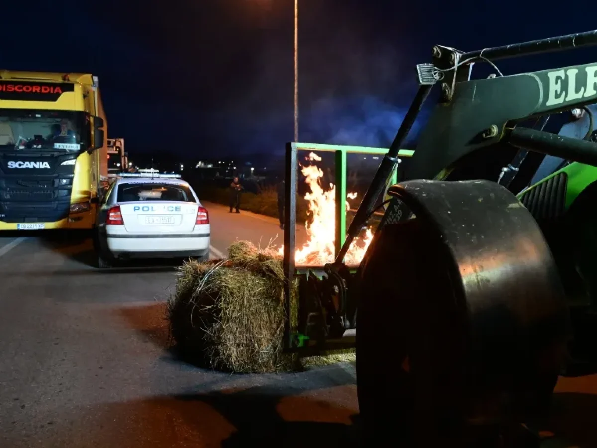 Ένταση ανάμεσα σε αγρότες και αστυνομία στο Κανάβαρι Θήβας