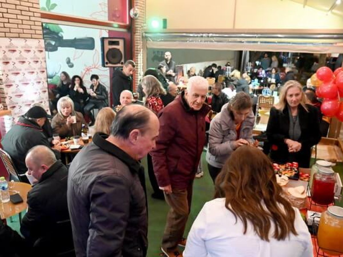 Εορταστική βραδιά και χαμόγελα στα εγκαίνια του Sevenstation Coffee! (εικόνες)