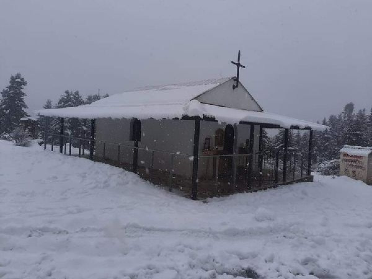 Έπεσε το πρώτο χιόνι  στο Λαμπίρι Αγρινίου (Βίντεο)