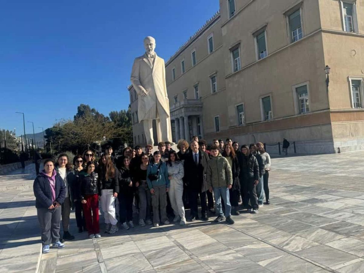 Επίσκεψη μαθητών του 3ου Γυμνασίου Καλύμνου στη Βουλή – Τους υποδέχθηκε ο Ιωάννης Παππάς