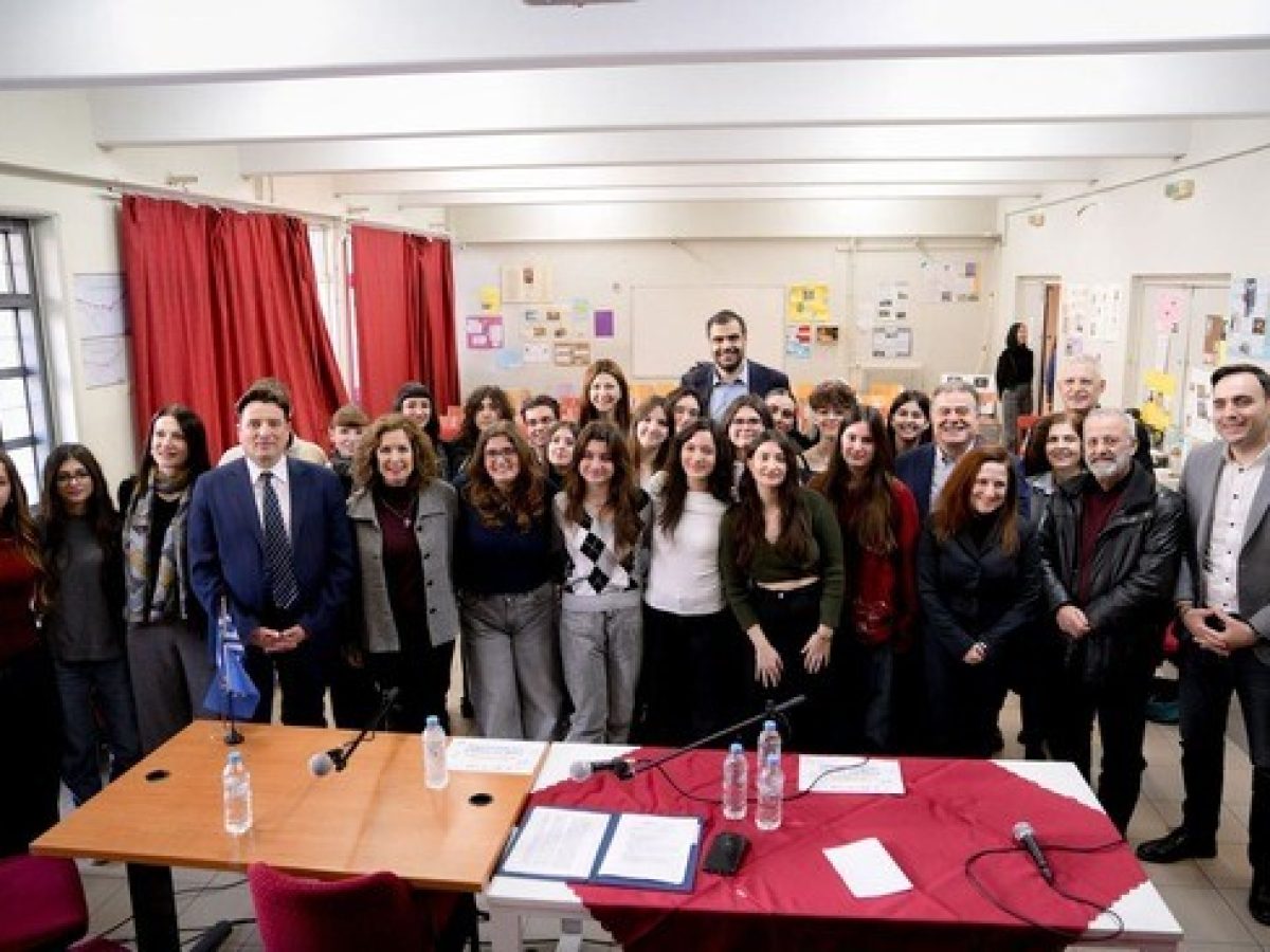 Επίσκεψη Σοφίας Ζαχαράκη  και Παύλου Μαρινάκη στο 2ο ΓΕΛ Γέρακα για το πρωτοποριακό πιλοτικό πρόγραμμα «Καλλιεργώντας Κριτικούς Αναγνώστες» – anattica