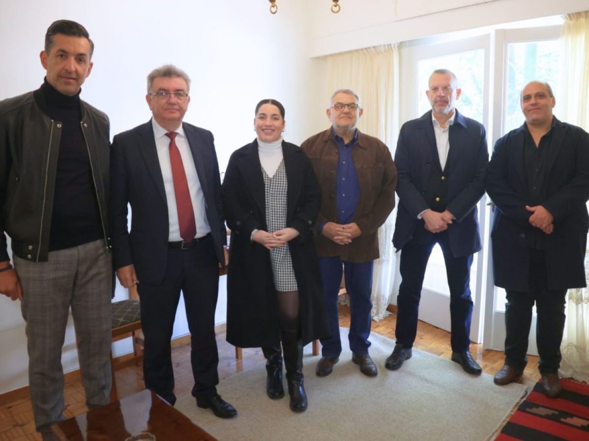 Επίσκεψη του Δημάρχου Κορινθίων στο σπίτι ωφελούμενης οικογένειας από το Πρόγραμμα «Στέγαση για Αστέγους»