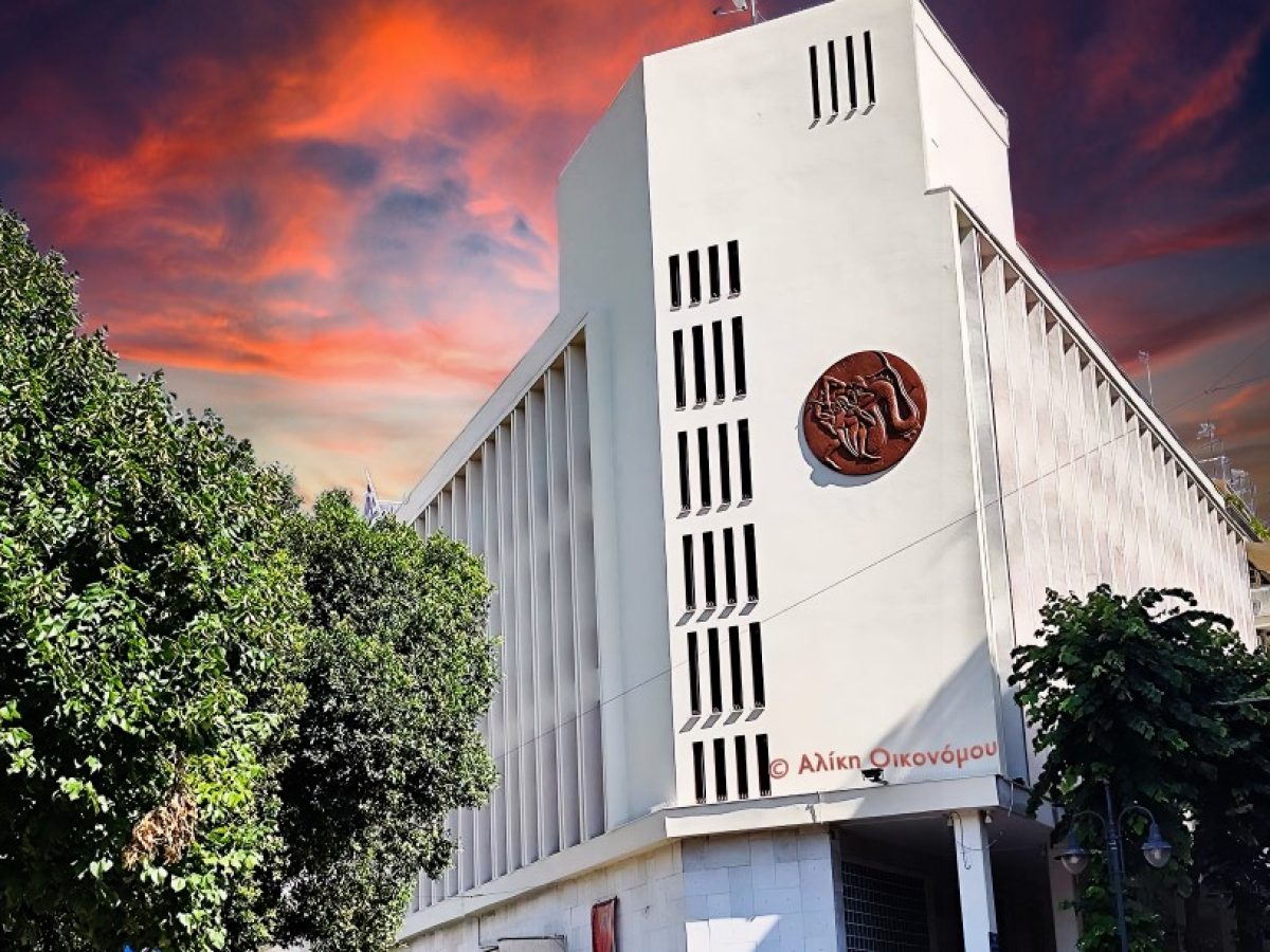 Επεισόδιο στο Δημαρχείο Αγρινίου: Άνδρας επιτέθηκε με ομπρέλα στον δήμαρχο και δάγκωσε υπάλληλο