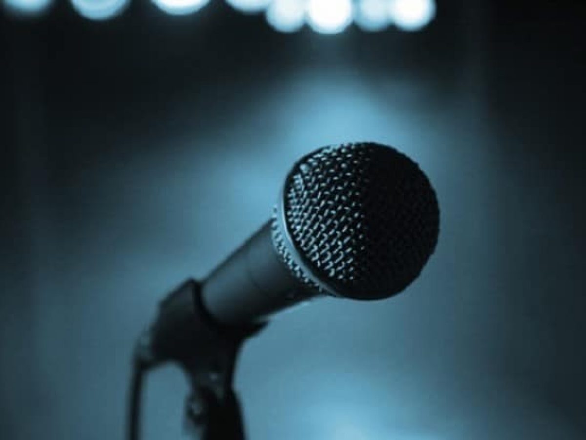 Έρχεται πασίγνωστος τραγουδιστής στην Εύβοια