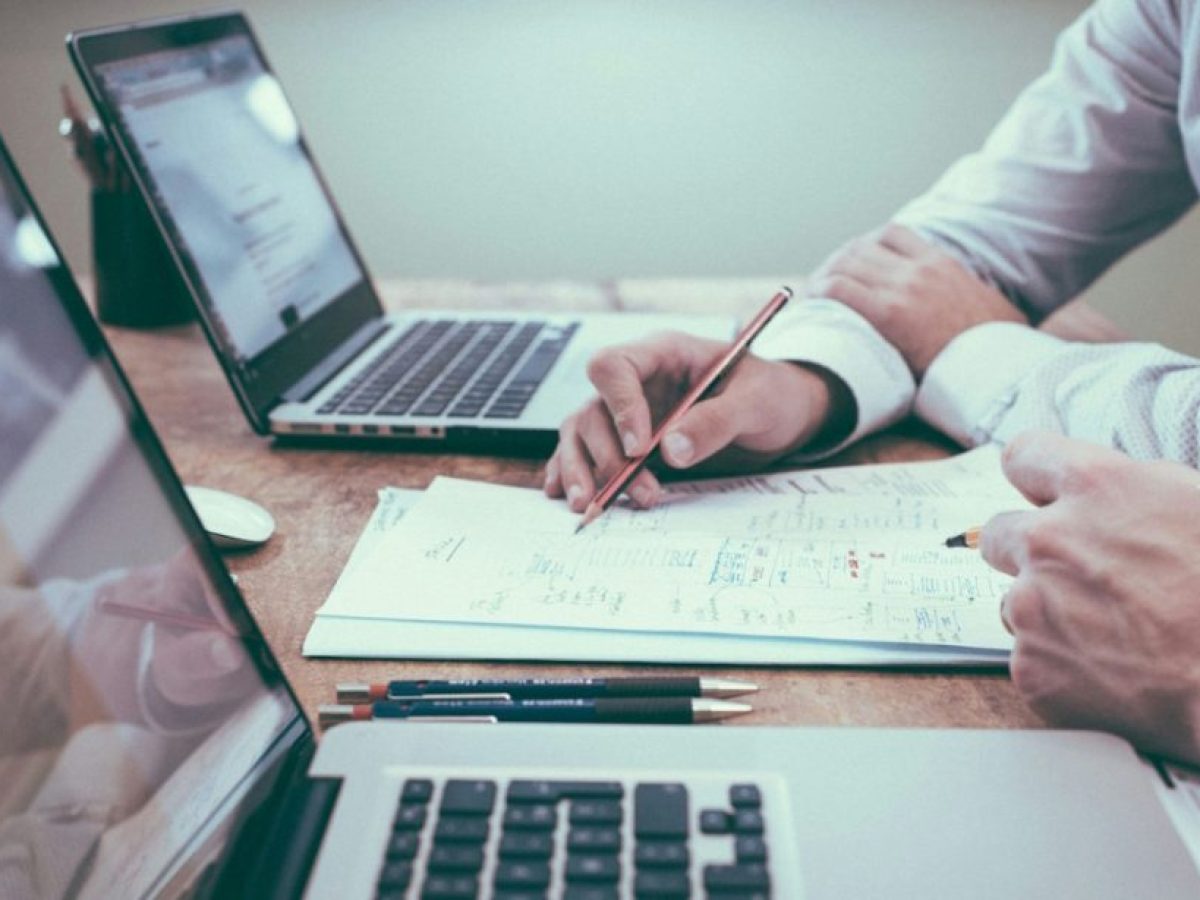 Έρχονται αυξήσεις μισθών το 2026 από κλαδικές συμβάσεις και κατώτατο