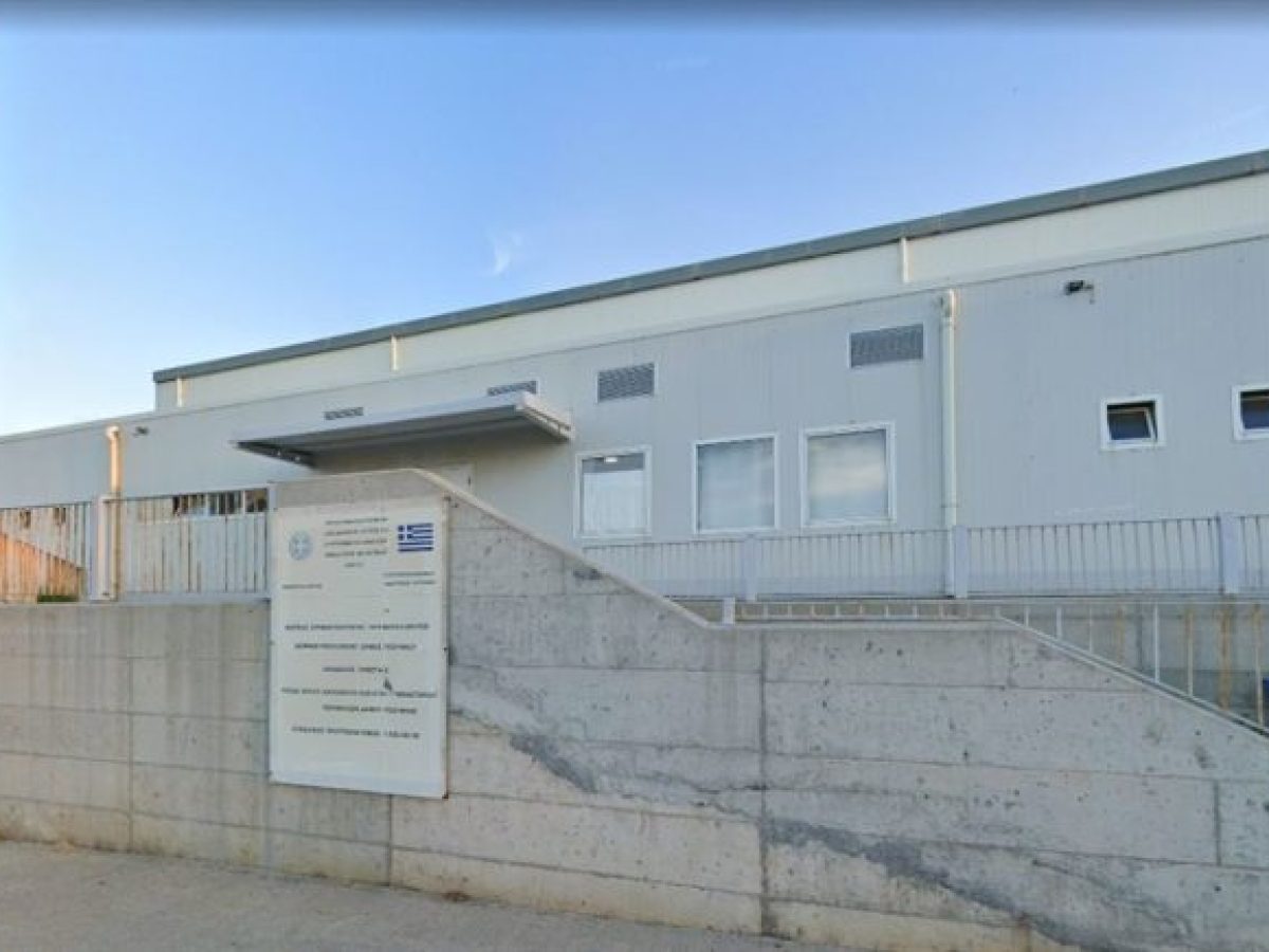 Εθελοντική δράση καθαρισμού του περιβάλλοντα χώρου του κλειστού γυμναστηρίου Περιβολίων