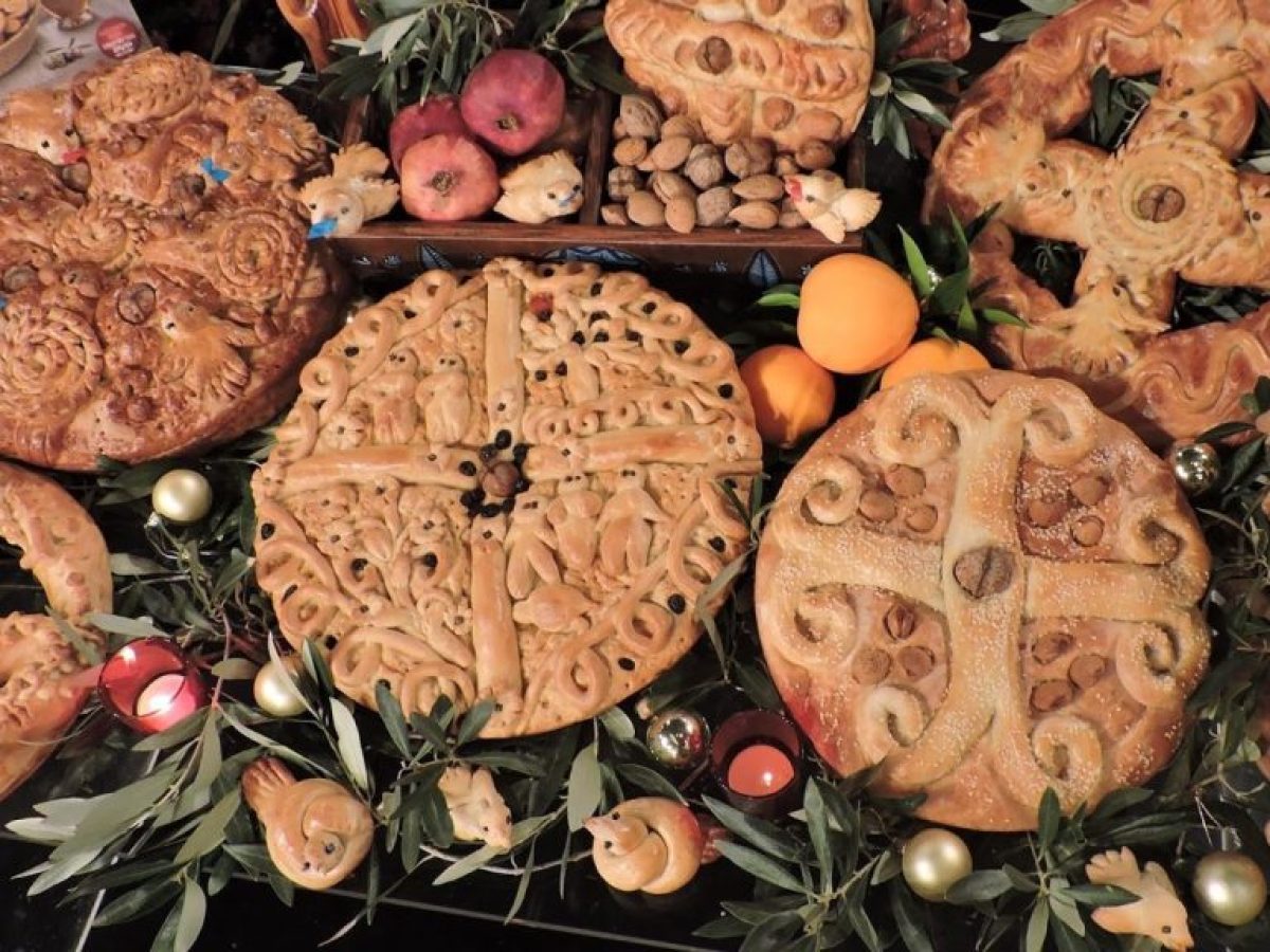 Έθιμα Πρωτοχρονιάς στην Πελοπόννησο: Από τα φαγώσιμα στο πάτημα της πέτρας