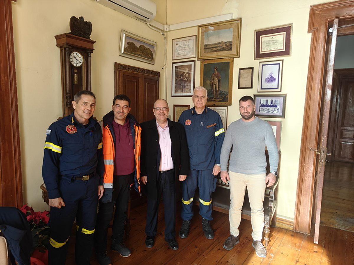 Εθιμοτυπική συνάντηση του Διοικητή της Περιφερειακής Πυροσβεστικής Διοίκησης Νοτίου Αιγαίου με τον Δήμαρχο Σύρου – Ερμούπολης