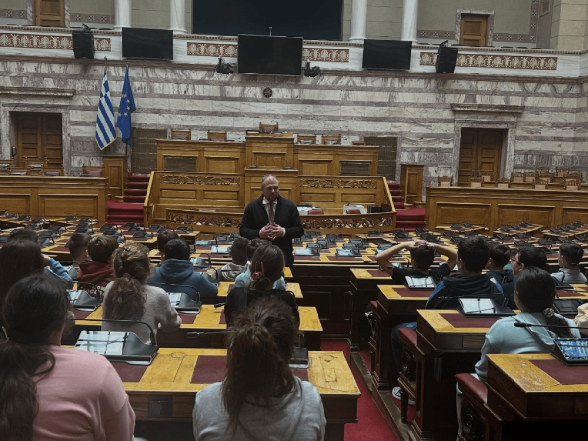 Φίλιππος Φόρτωμας: Με μεγάλη χαρά υποδέχθηκα σήμερα στη Βουλή, τους μαθητές και τους γονείς του 2ου Δημοτικού Σχολείου Μυκόνου