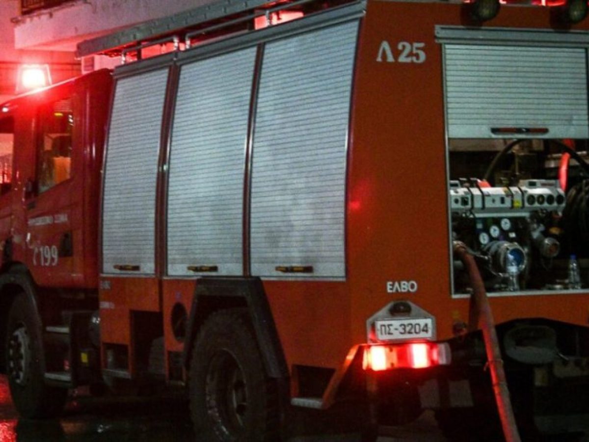 Φωτιά κατέστρεψε δύο αυτοκίνητα τα ξημερώματα στη Θεσσαλονίκη