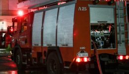 fotia-katestrepse-dio-aftokinita-ta