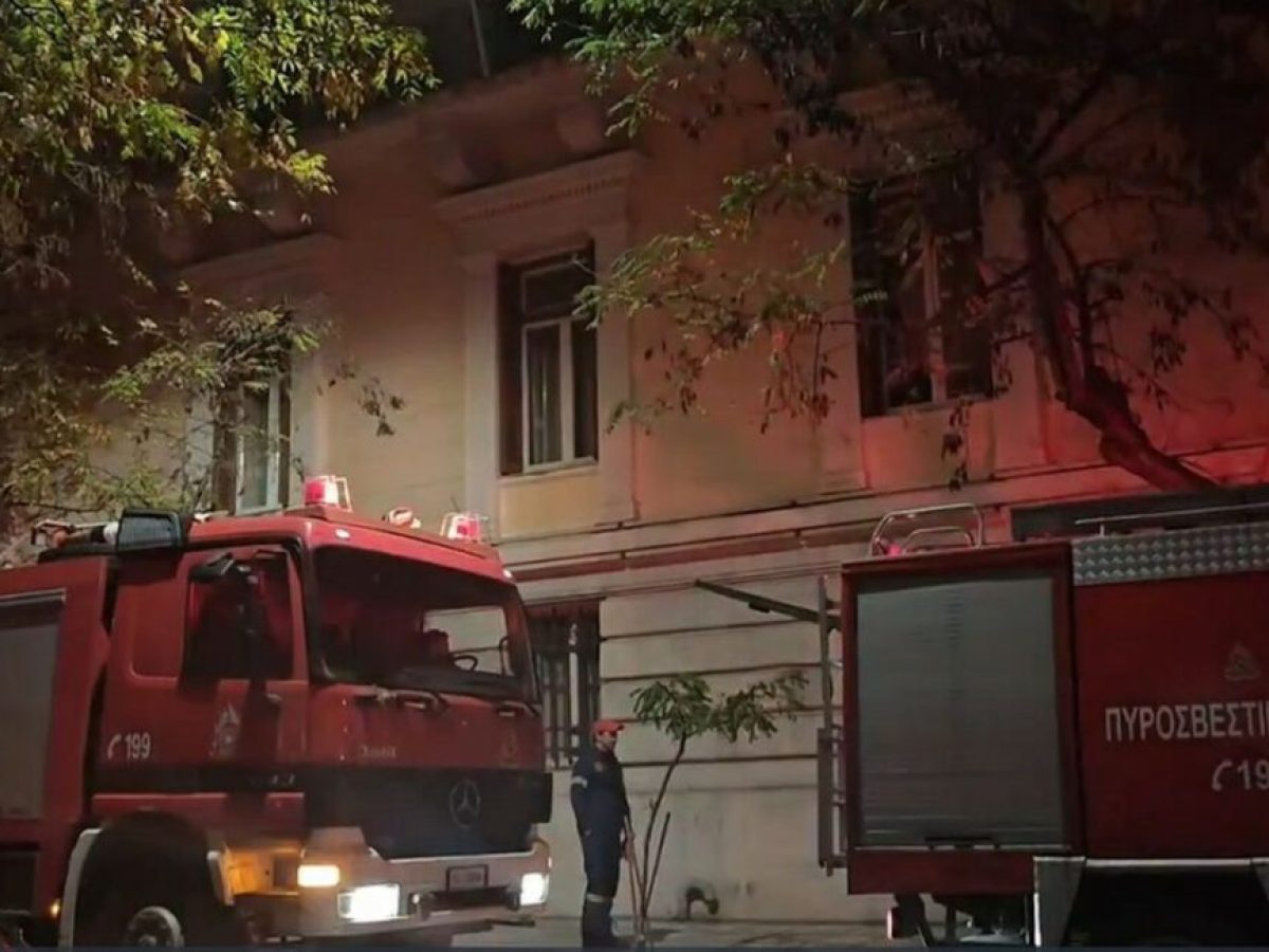 Φωτιά στο κτίριο της Προεδρίας της Δημοκρατίας στο κέντρο της Αθήνας – Άμεση επέμβαση της Πυροσβεστικής