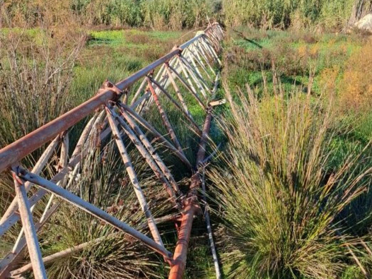 ΦΩΤΟ | Έπεσε η κεραία της ΕΡΤ στη Σούδα. Τι συνέβη;