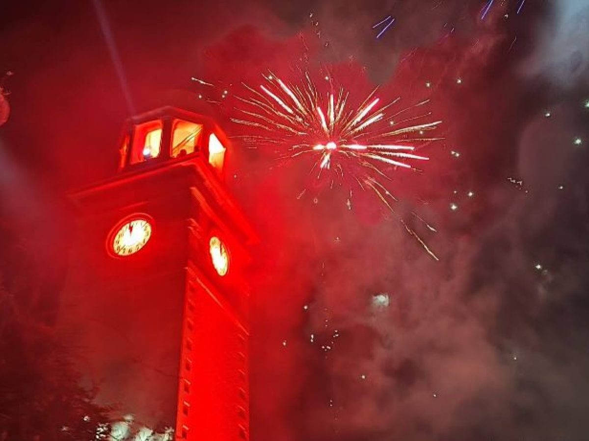 ΦΩΤΟ | Τα Χανιά υποδέχθηκαν το 2026 κάτω από το ρολόι του Κήπου