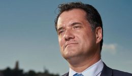 giati-kateveni-o-Άdonis-georgiadis