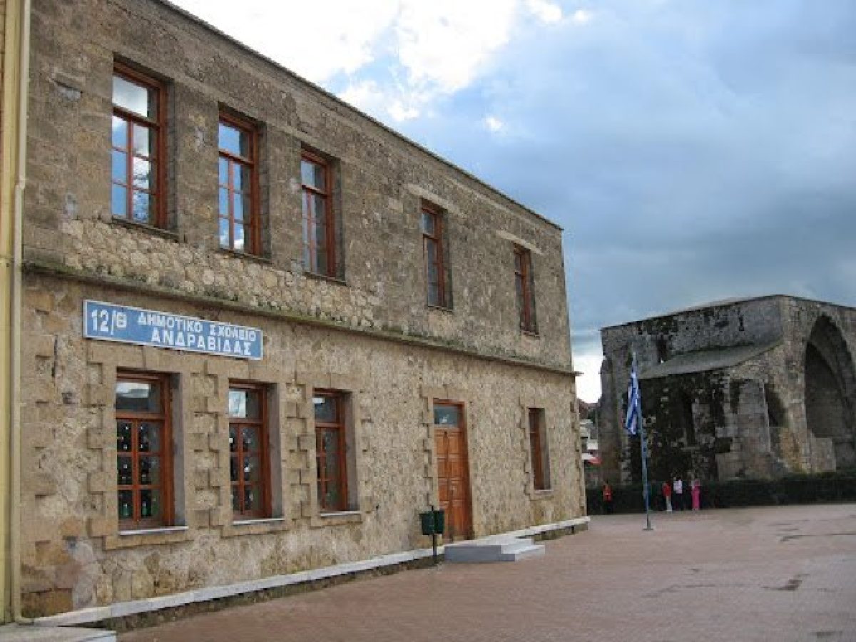 Γίνεται πράξη η αποκατάσταση του ιστορικού Δημοτικού Σχολείου Ανδραβίδας