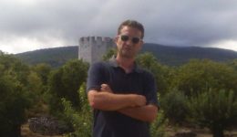 giorgos-&Alpha;postolakis-efige-se-ilikia