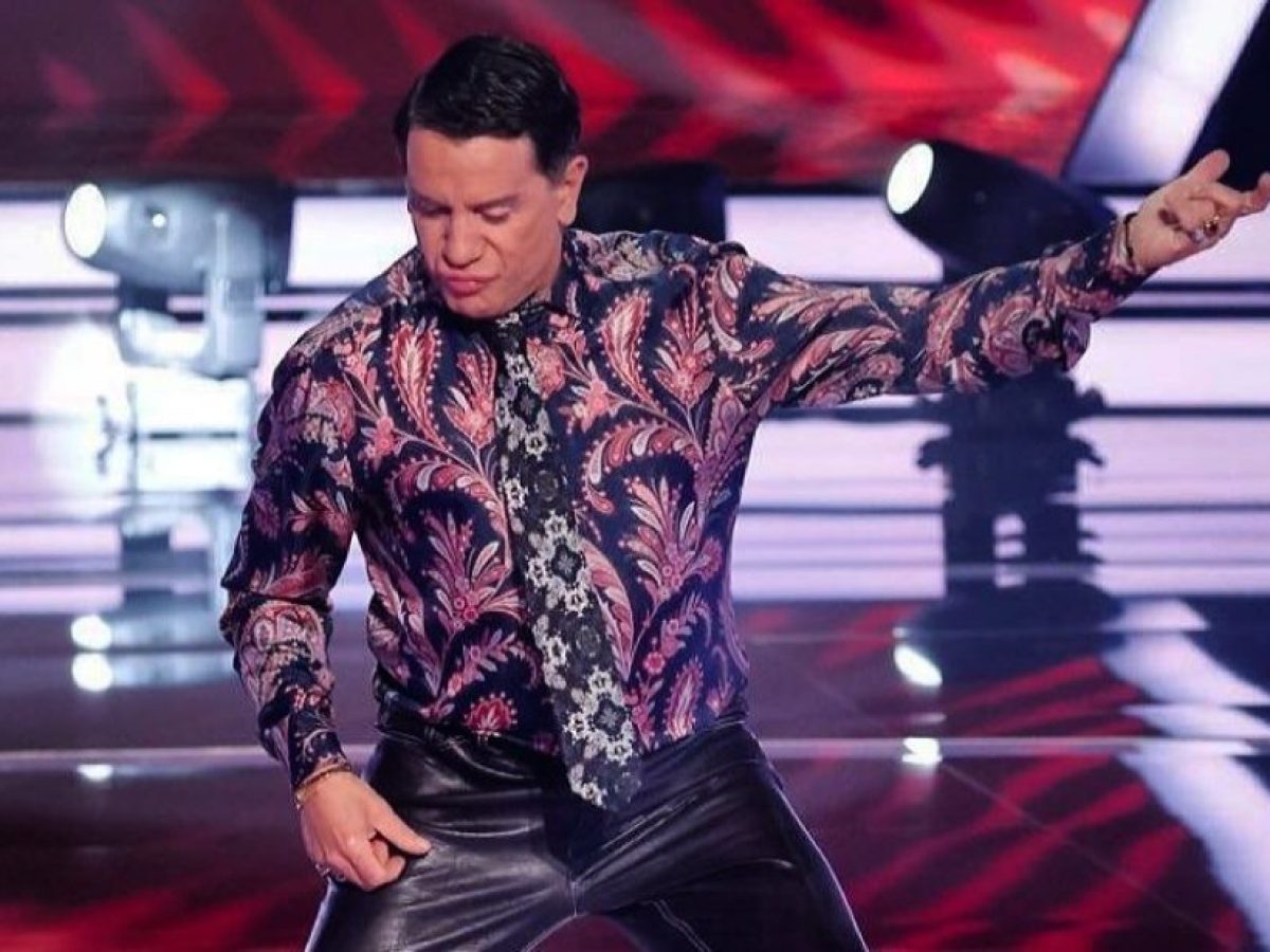 Γιώργος Μαζωνάκης: Κέρασε σφηνάκια το κοινό του… για να τους ζεστάνει [βίντεο]