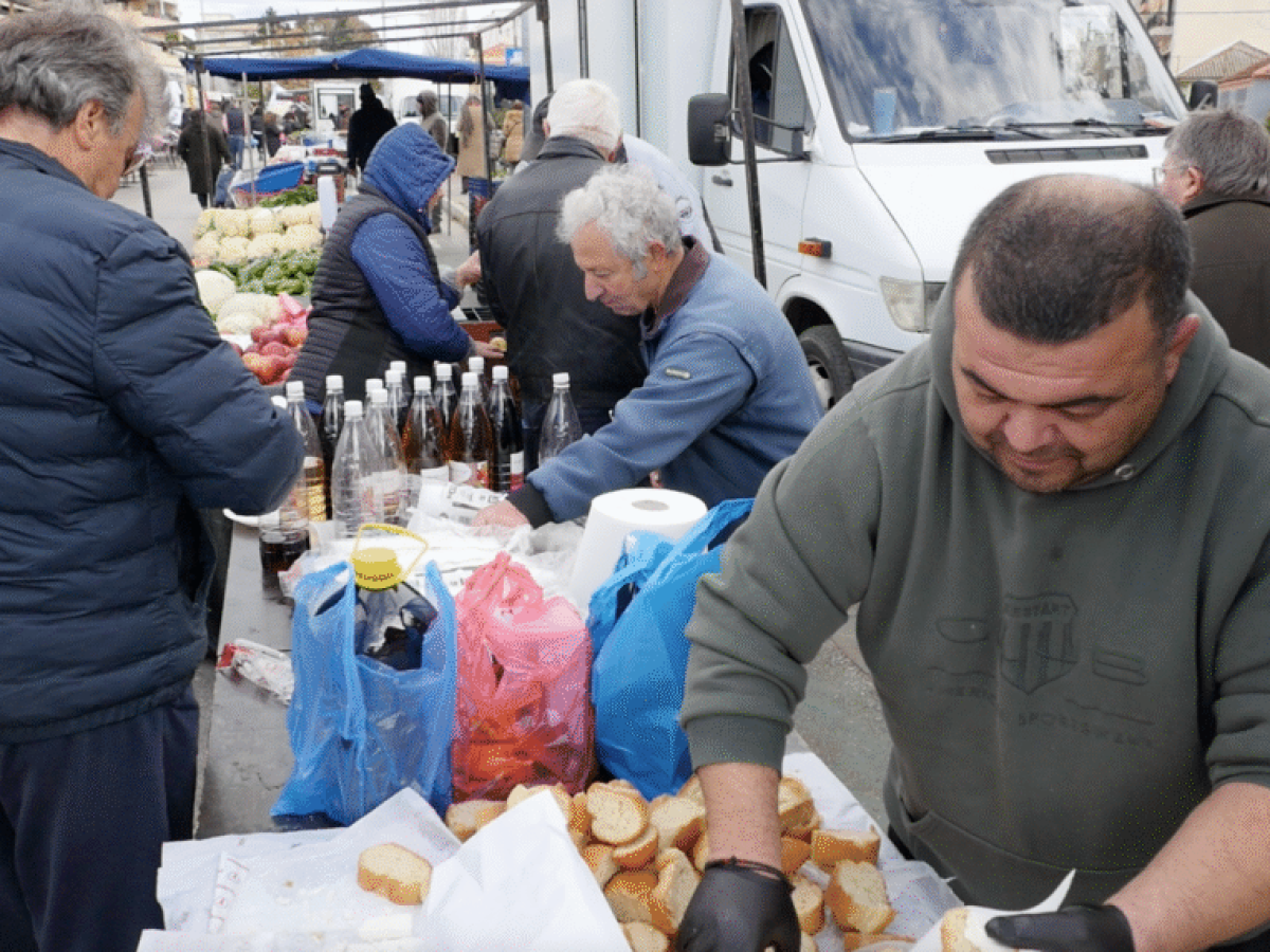 Γιορτινή ατμόσφαιρα στην Λαϊκή Αλεξανδρούπολης!