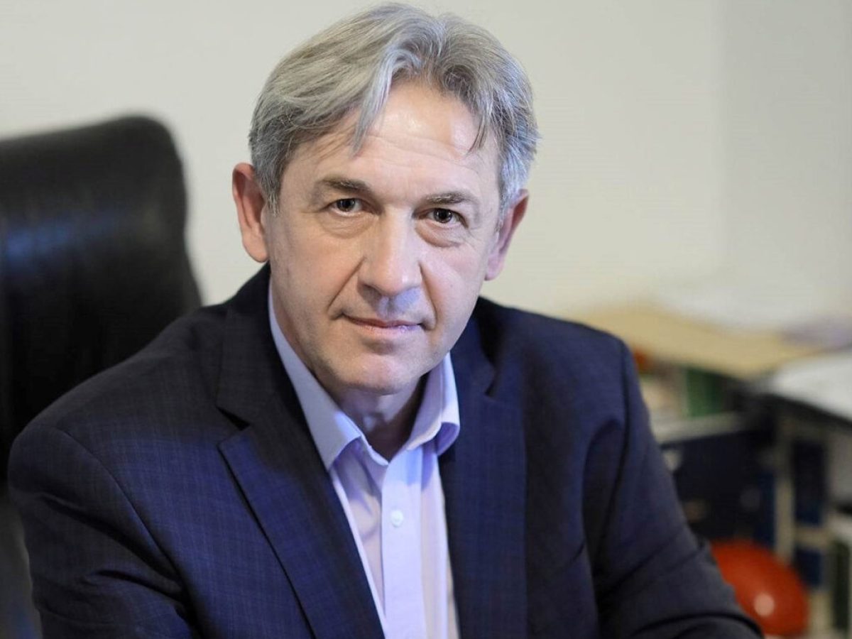 ΓΙΑΝΝΗΣ ΣΤΕΦΟΣ – Βολές κατά Καχριμάνη για τη «φωτογραφική» πρόσληψη