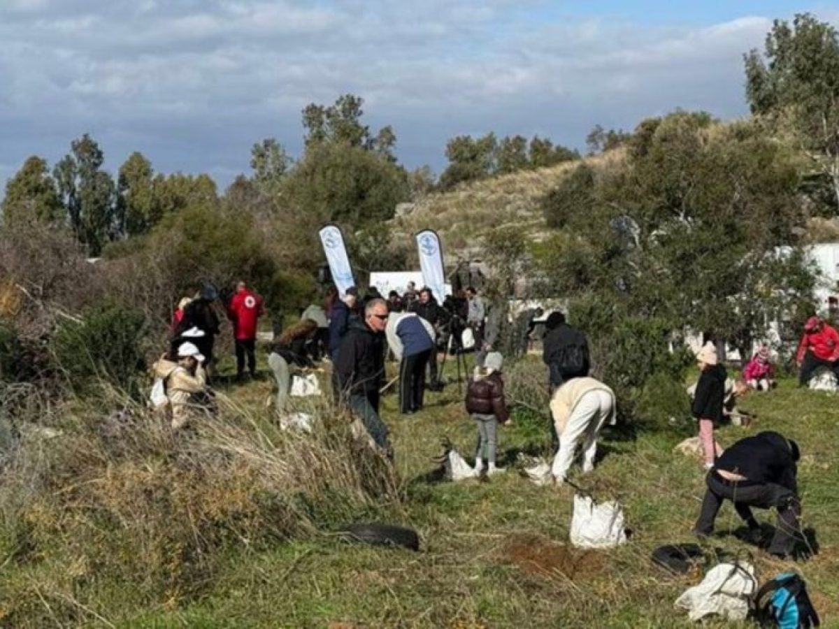 Γλυφάδα: Εκατοντάδες πολίτες έδωσαν «πνοή» στον Υμηττό – Μια μεγάλη γιορτή για το περιβάλλον