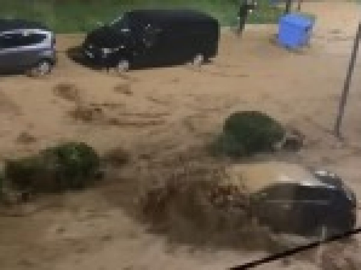 Γλυφάδα: Γυναίκα έχασε τη ζωή της από αυτοκίνητο που παρασύρθηκε από τα ορμητικά νερά