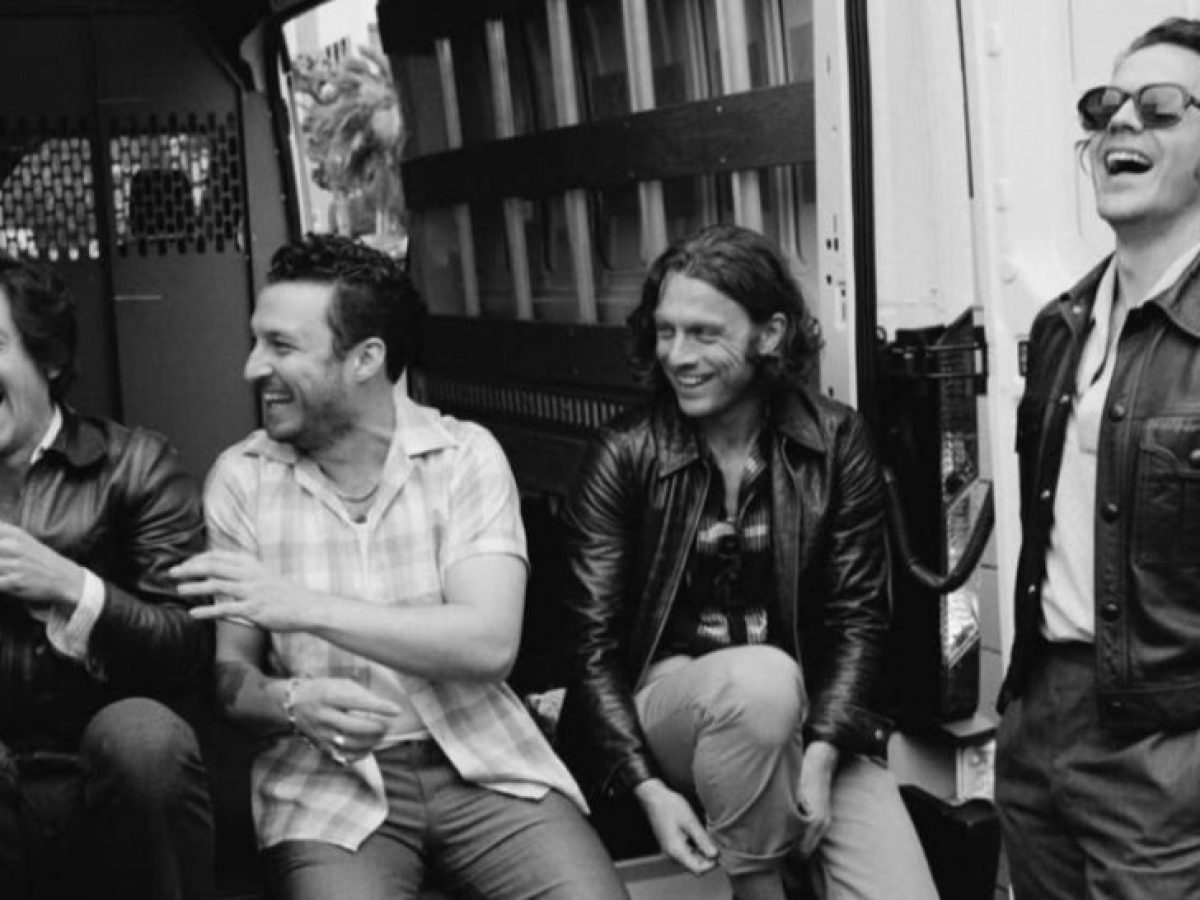 Οι Arctic Monkeys κυκλοφορούν νέο τραγούδι για να στηριξούν τον οργανισμό War Child