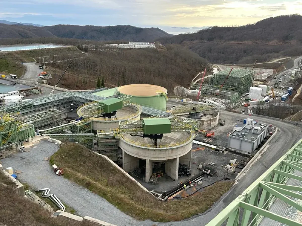 Η Eldorado Gold επιτυγχάνει το ανώτερο όριο των προβλέψεων παραγωγής για το 2025.  Διορίζει τη Δρ. Sally Eyre στο Διοικητικό Συμβούλιο,  ανακοινώνει το πρόγραμμα υποβολής εκθέσεων για το 2026 και παρέχει λεπτομέρειες για την τηλεδιάσκεψη του 4ου τριμήνου του 2025 (Όλα τα ποσά είναι σε δολάρια ΗΠΑ, εκτός αν αναφέρεται διαφορετικά)