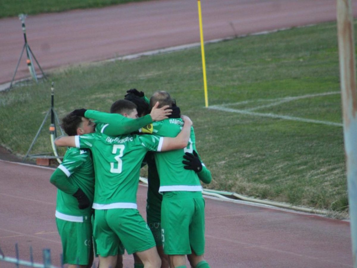 Η αφιέρωση των παικτών του Πανθρακικού στον άτυχο αρχηγό τους Γ. Πεχλιβανόπουλο