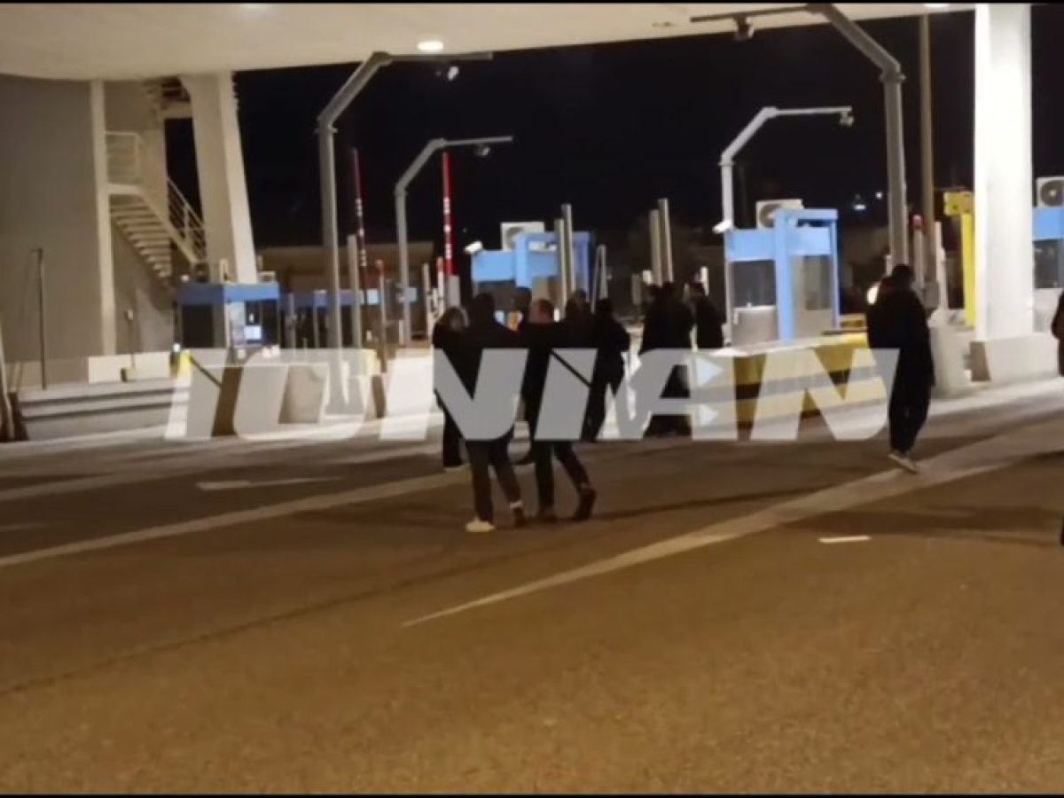 Οι αγρότες άνοιξαν τα διόδια της Γέφυρας Ρίου Αντιρρίου