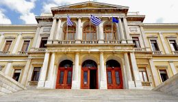 i-apantisi-tou-dimou-sirou-ermoupolis