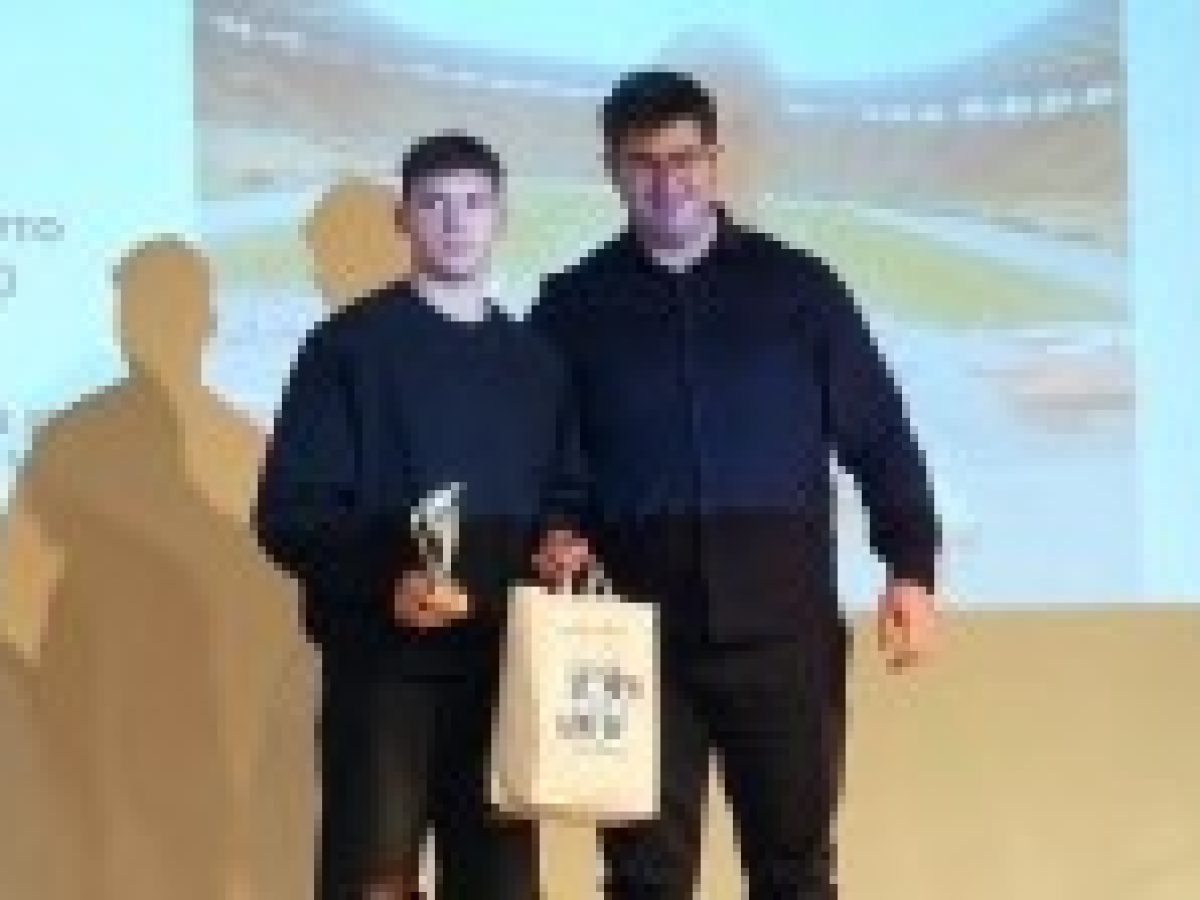 Η ΕΑΣ ΣΕΓΑΣ Ηπείρου βράβευσε τον αθλητή Σπύρο Κονιδάρη και τον προπονητή του Γιάννη Πολίτη