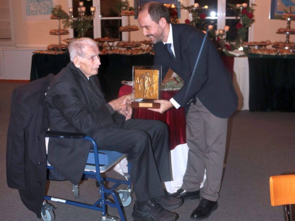 Η Γυμναστική Εταιρεία Αγρινίου έκοψε την πίτα και βράβευσε τον Γιώργο Κοτρώνη