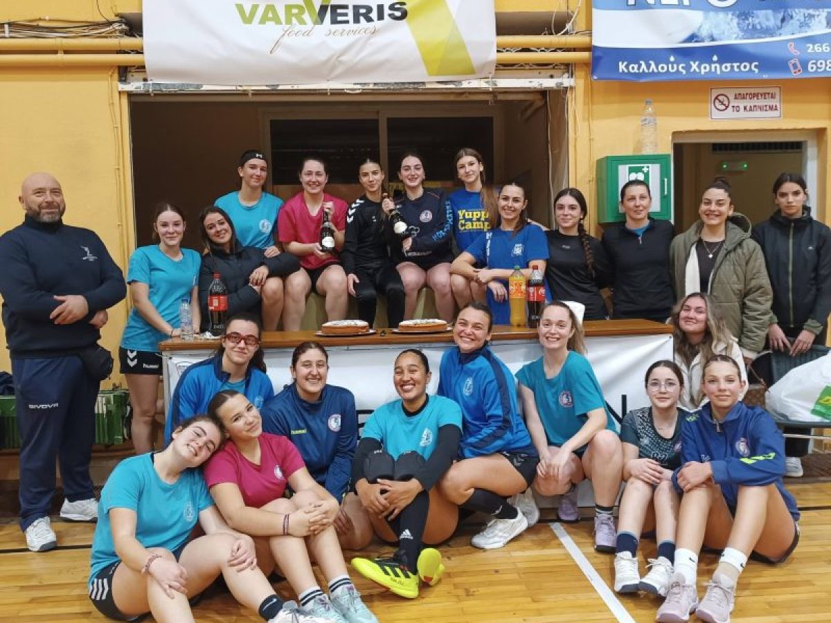 Η Γυναικεία ομάδα χάντμπολ του Κ.Γ.Σ. έκοψε για το καλό δύο Πρωτοχριάτικες Πίτες