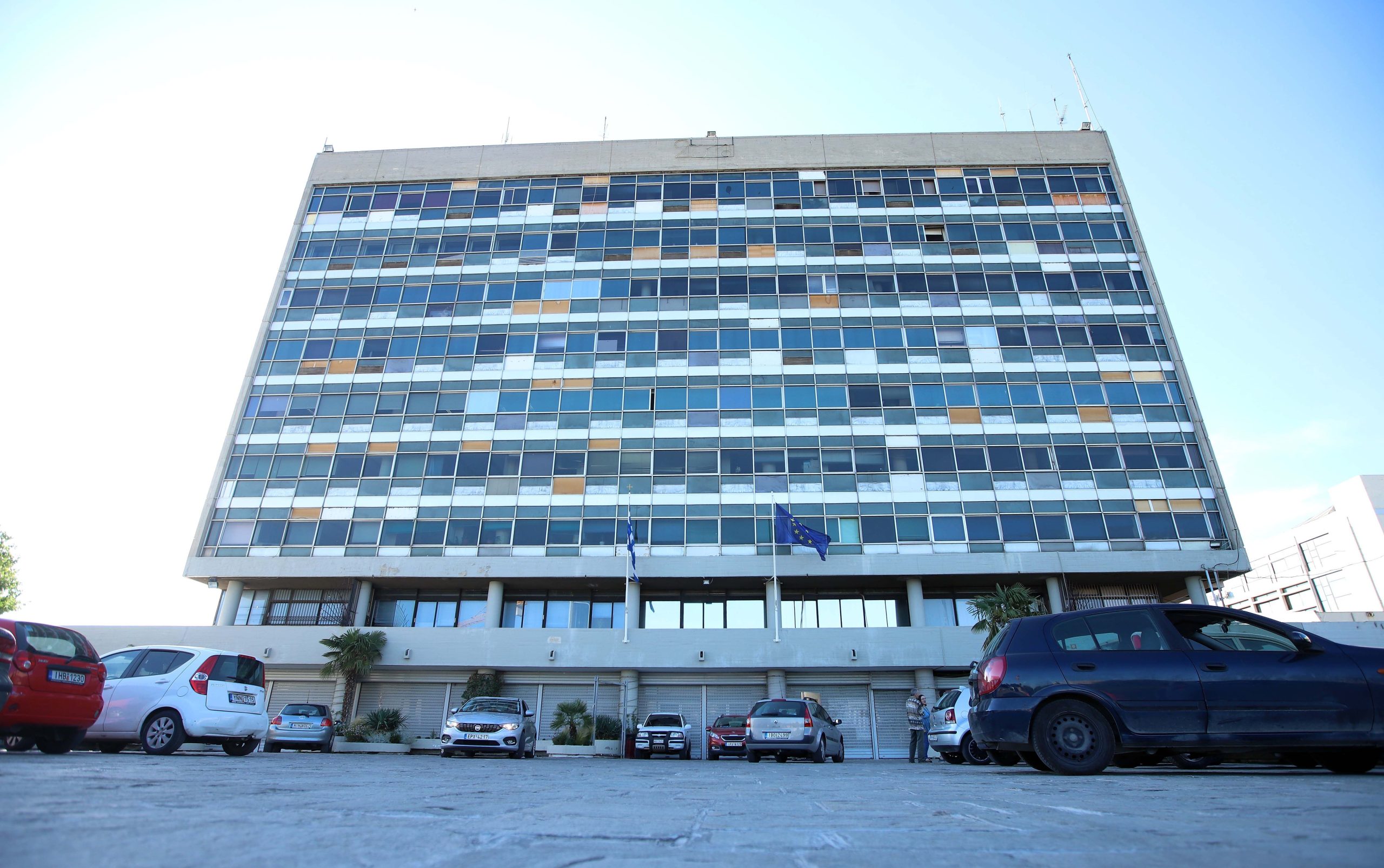 i-ikonomia-se-kero-polemou