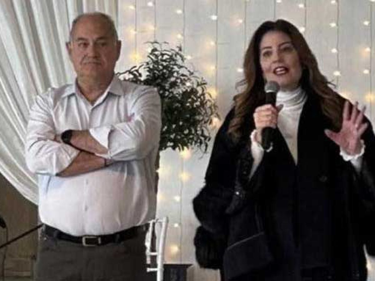 Η Κωνσταντίνα Καραμπατσώλη στην κοπή της πρωτοχρονιάτικης βασιλόπιτας του ΑΗΣ Αλιβερίου