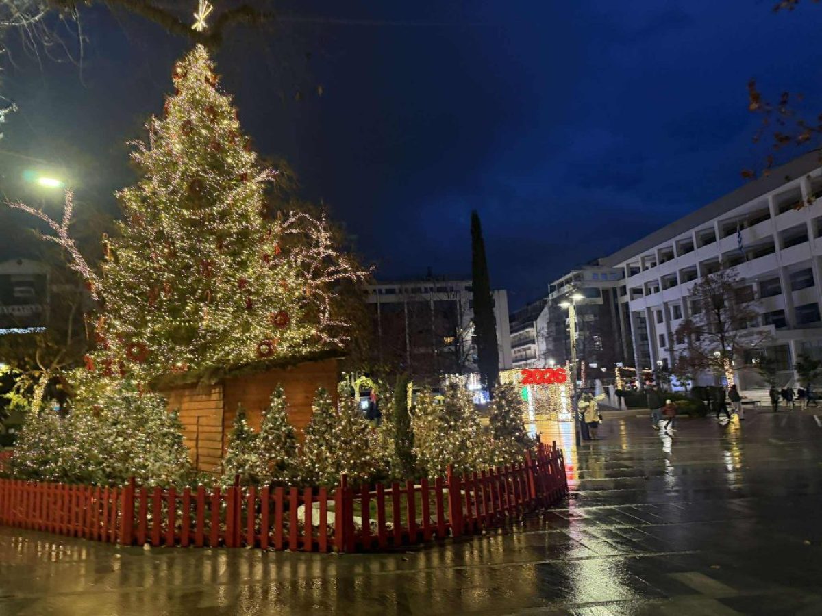 Η Λάρισα αρνείται να ξεστολίσει (ΦΩΤΟ)