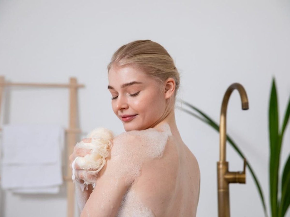 Η μικρή συνήθεια 2 λεπτών πριν το ντους που χαλαρώνει το σώμα περισσότερο απ’ όσο νομίζεις