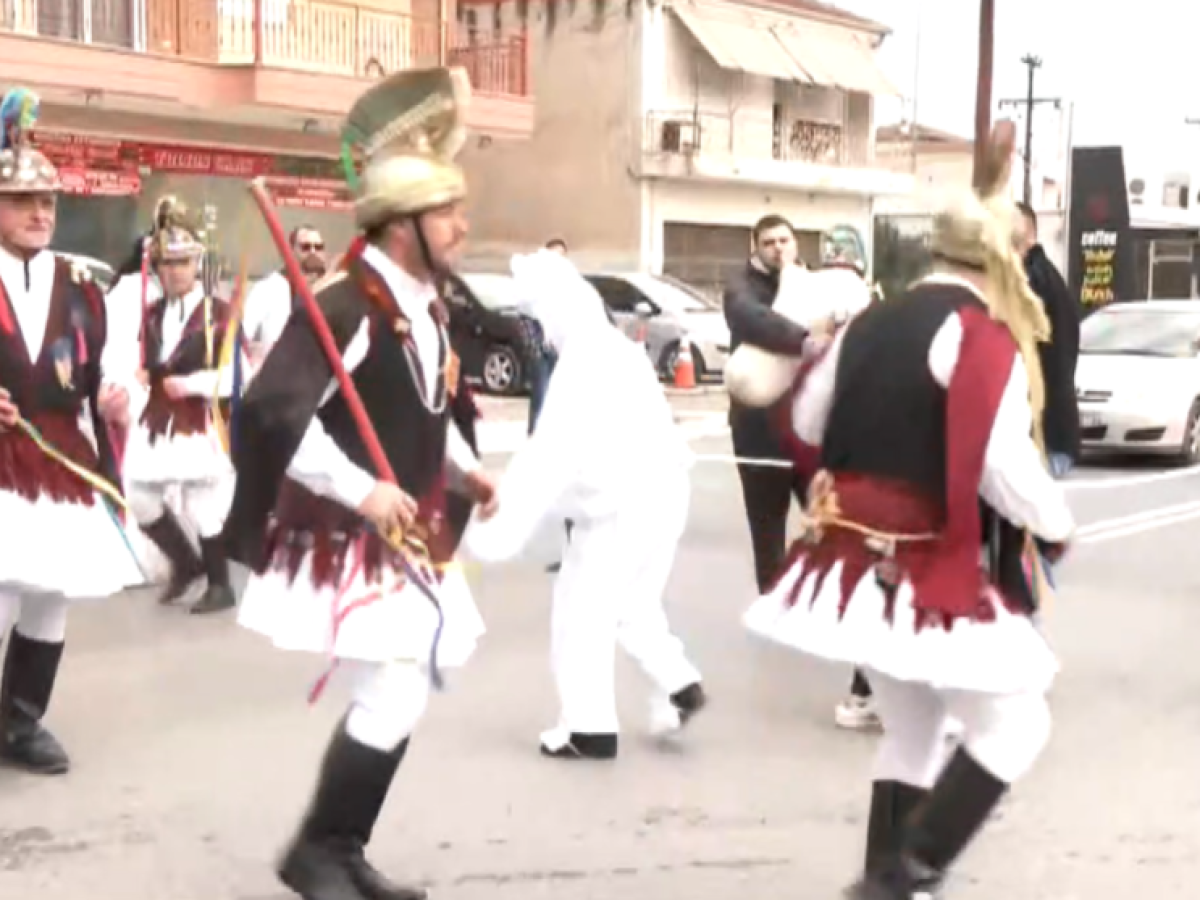 Οι «Μωμόγεροι» ζωντανεύουν σε Κομοτηνή, Αλεξάνδρεια και στο μακρινό Ντίσελντορφ