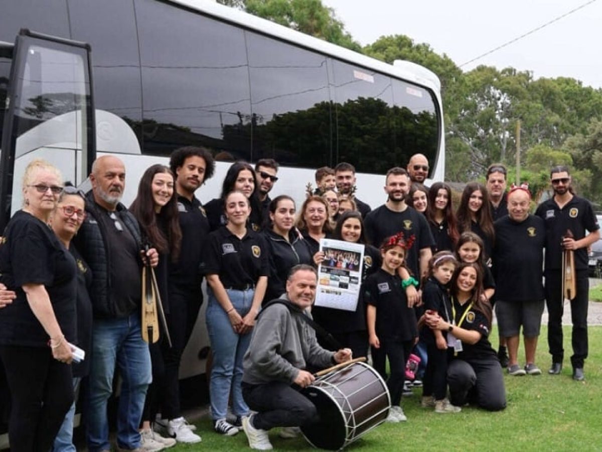 Η «Παναγία Σουμελά» Μελβούρνης είπε τα κάλαντα με… κοντομάνικα