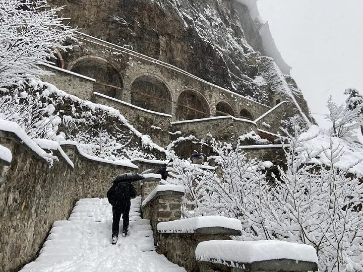 Η Παναγία Σουμελά στη χειμωνιάτικη γοητεία της
