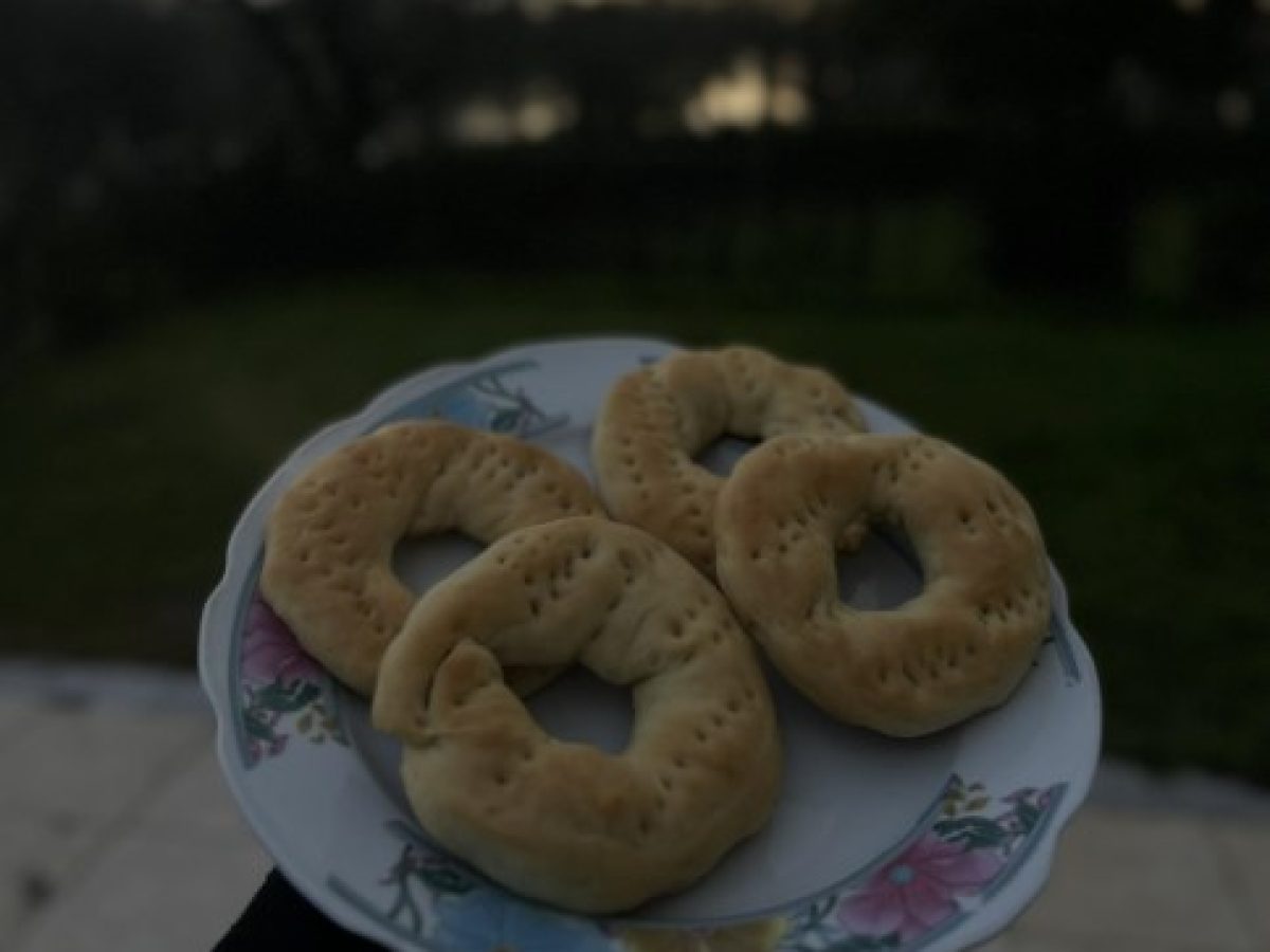 Η παράδοση με τις “κλούρες” την παραμονή των Φώτων στα καραγκουνοχώρια μας