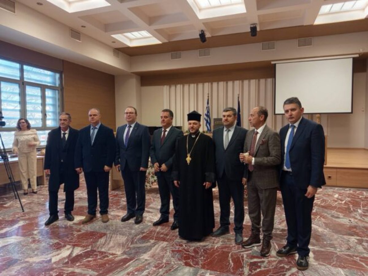 Η Περιφερειακή Ενότητα Ροδόπης έκοψε τη βασιλόπιτά της (φωτος)