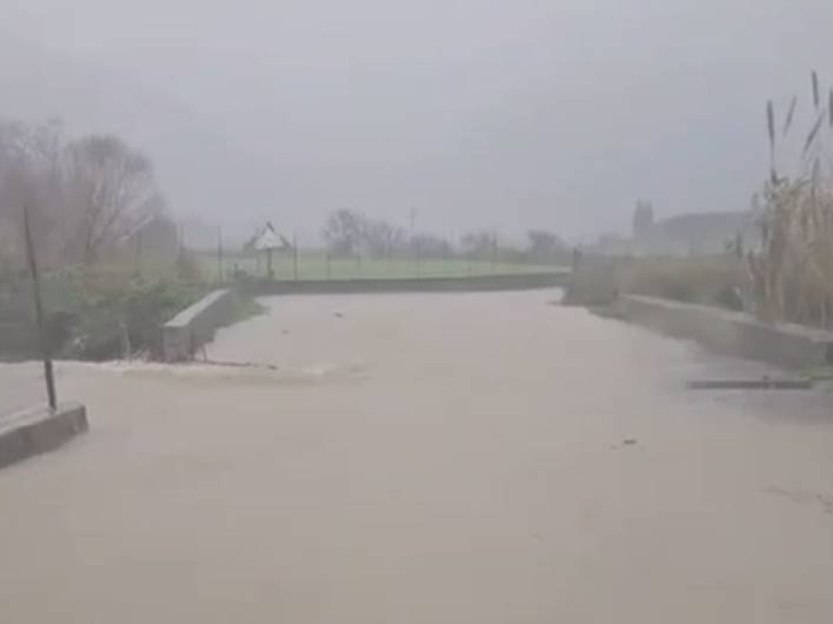 Η θάλασσα βγήκε στη στεριά στη Δυτική Ελλάδα |  Δαιμονισμένοι άνεμοι – Πολλές ζημιές