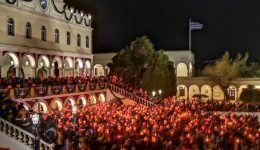 i-tinos-fotizi-tin-ellada